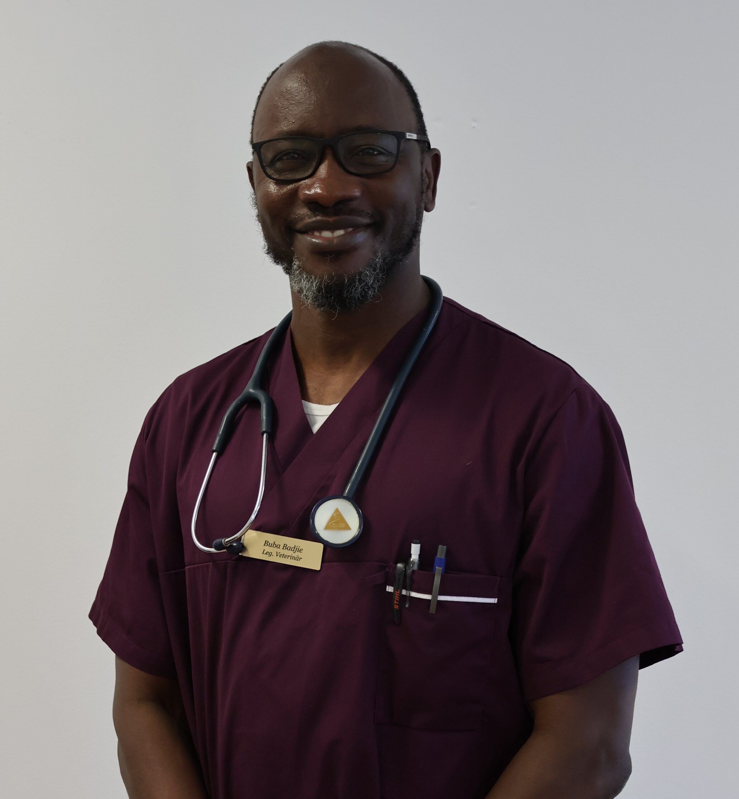 Buba Badjie veterinär på Djurkliniken Norrtälje